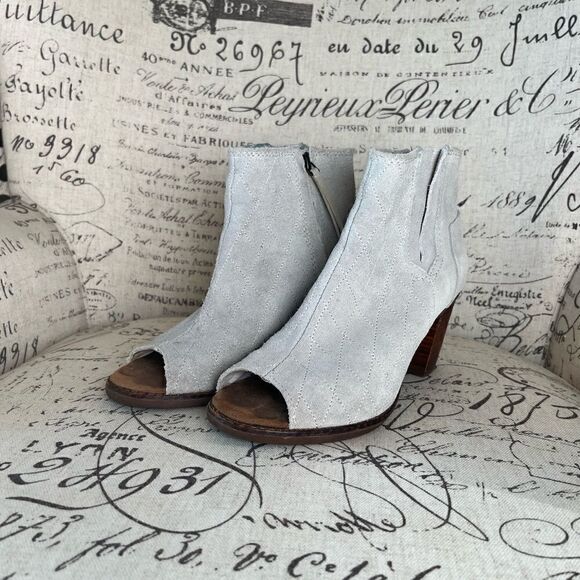 🎉HP🎉 Toms Peep Toe Booties - Picture 1 of 13